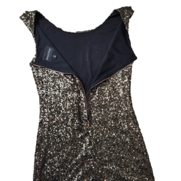 Size M Gold Sequin mini dress Scoop neck sleeveless gold black color MINKPINK - Picture 8 of 15